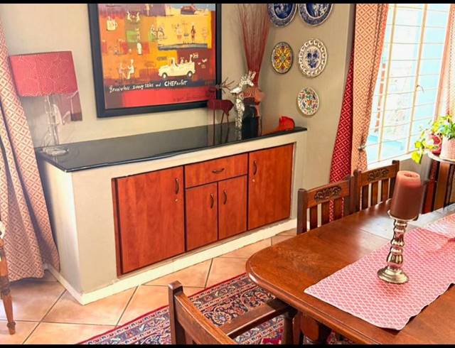 4 BEDROOM HOUSE FOR SALE IN SANDOWN ESTATE